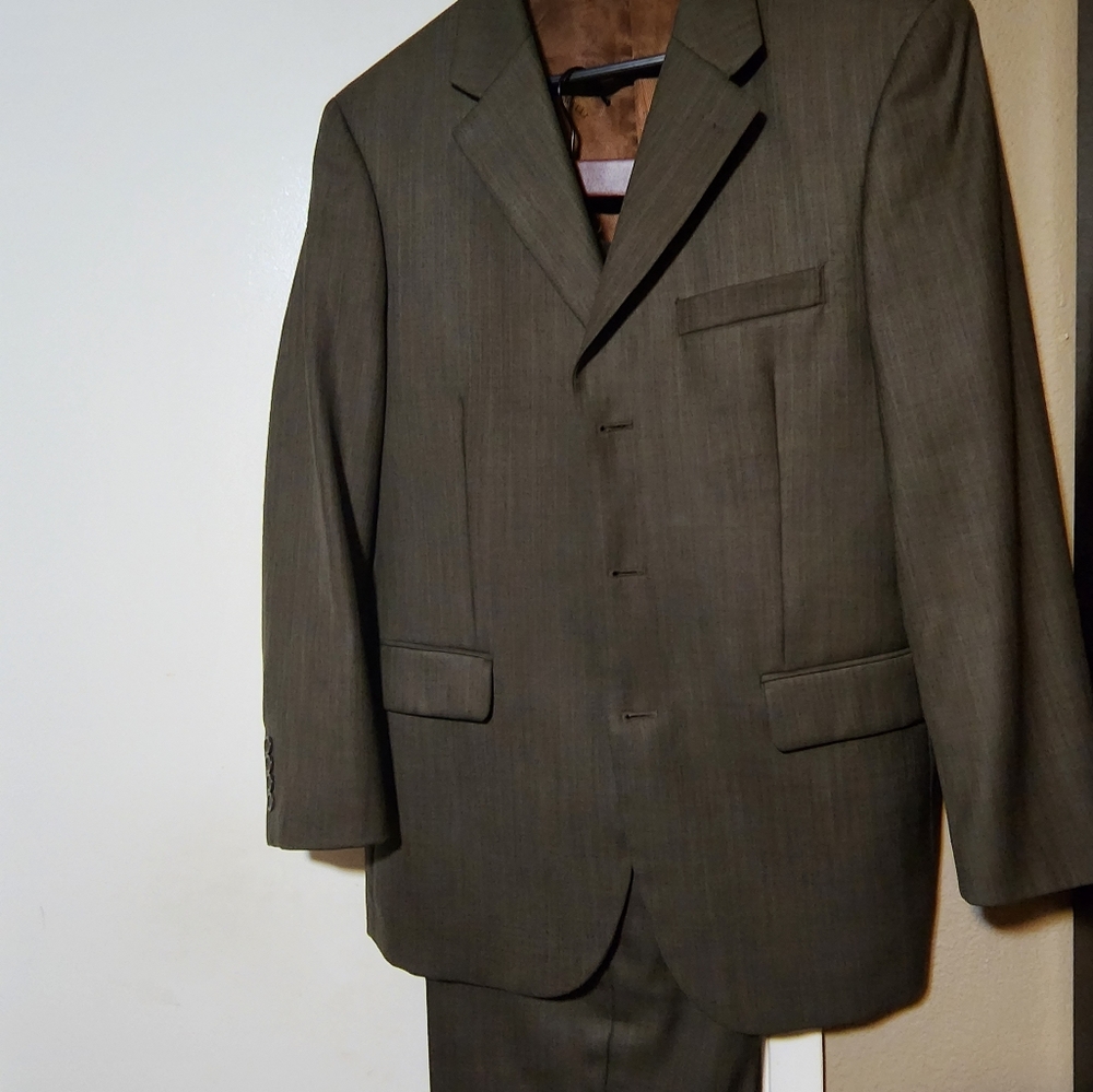 Mens Brown Carvelli suit